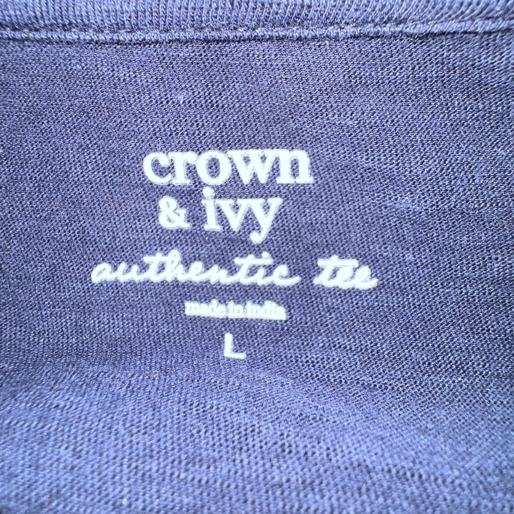 Crown and Ivy Women's Navy Long Sleeve Top with Giraffes Size large, Casual Tee - Picture 3 of 4